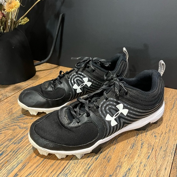 🖤Under Armour Women’s Soccer Cleats — Size 9.5 (US) | Black & White🖤 - Picture 1 of 10